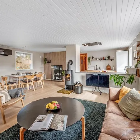Gundis - 500m To The Fjord By Interhome