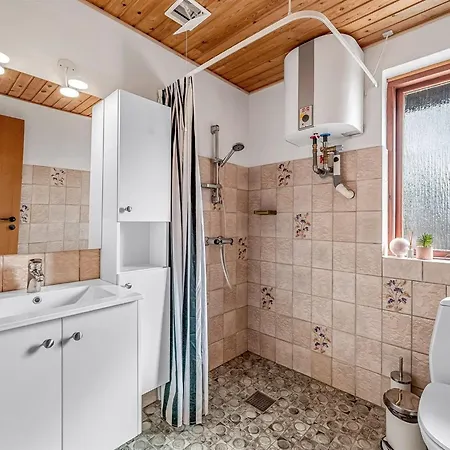 Gundis - 500m To The Fjord By Interhome *